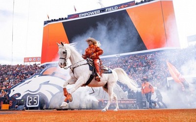 Denver Broncos - Cleveland HALF PRICE